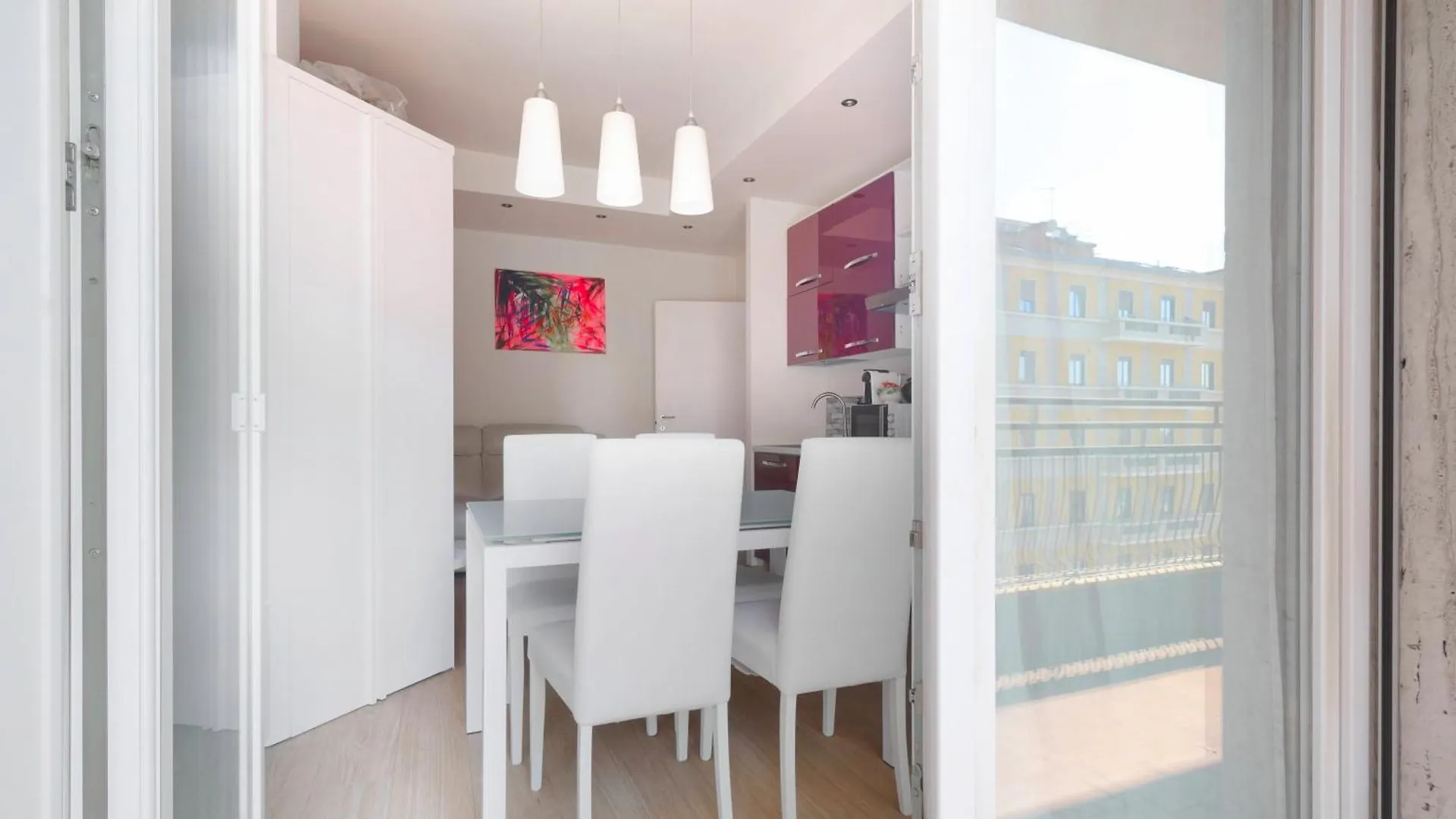 Апартаменты Sunny Milan Hideaway Италия