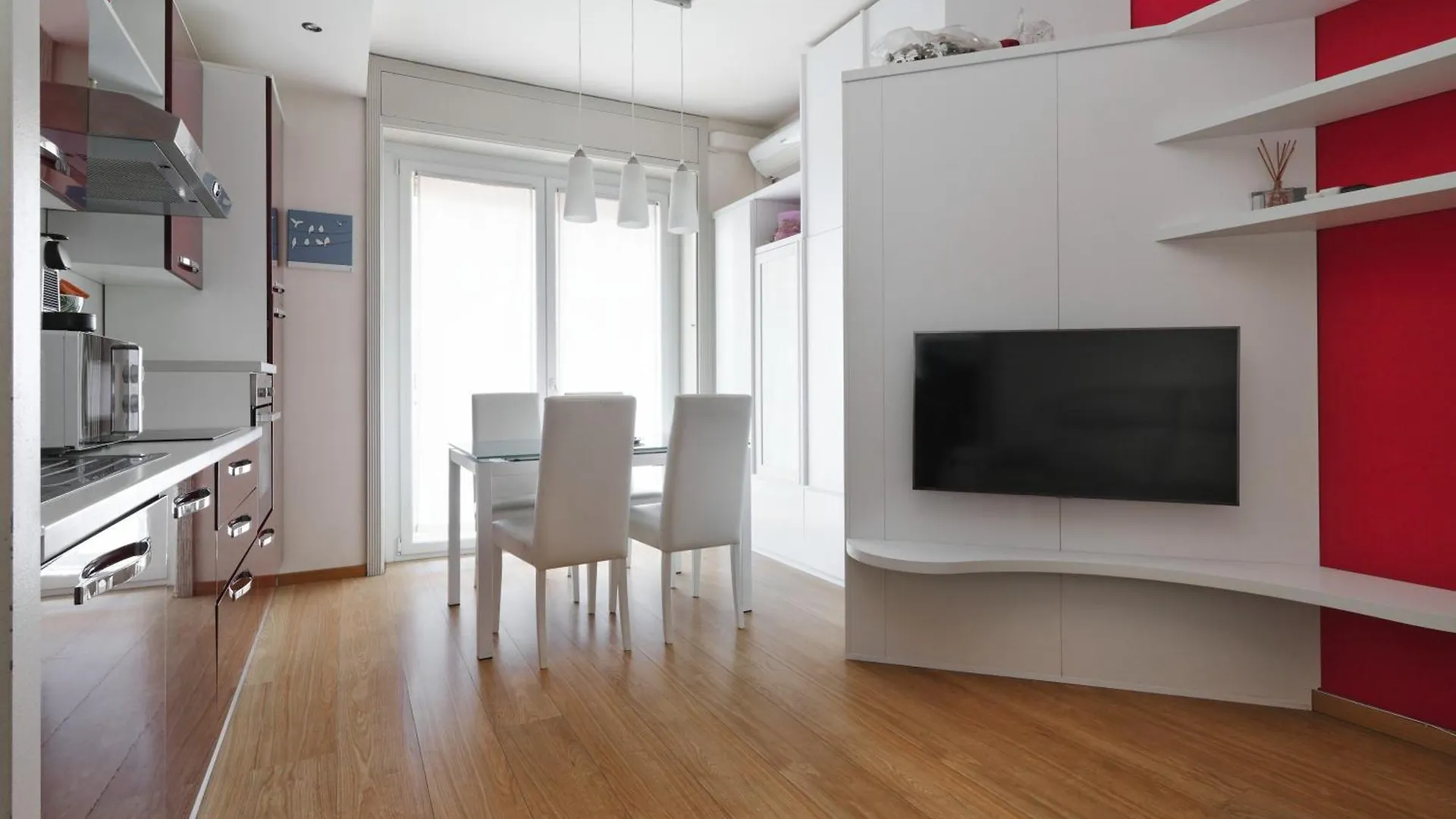 Апартаменты Sunny Milan Hideaway