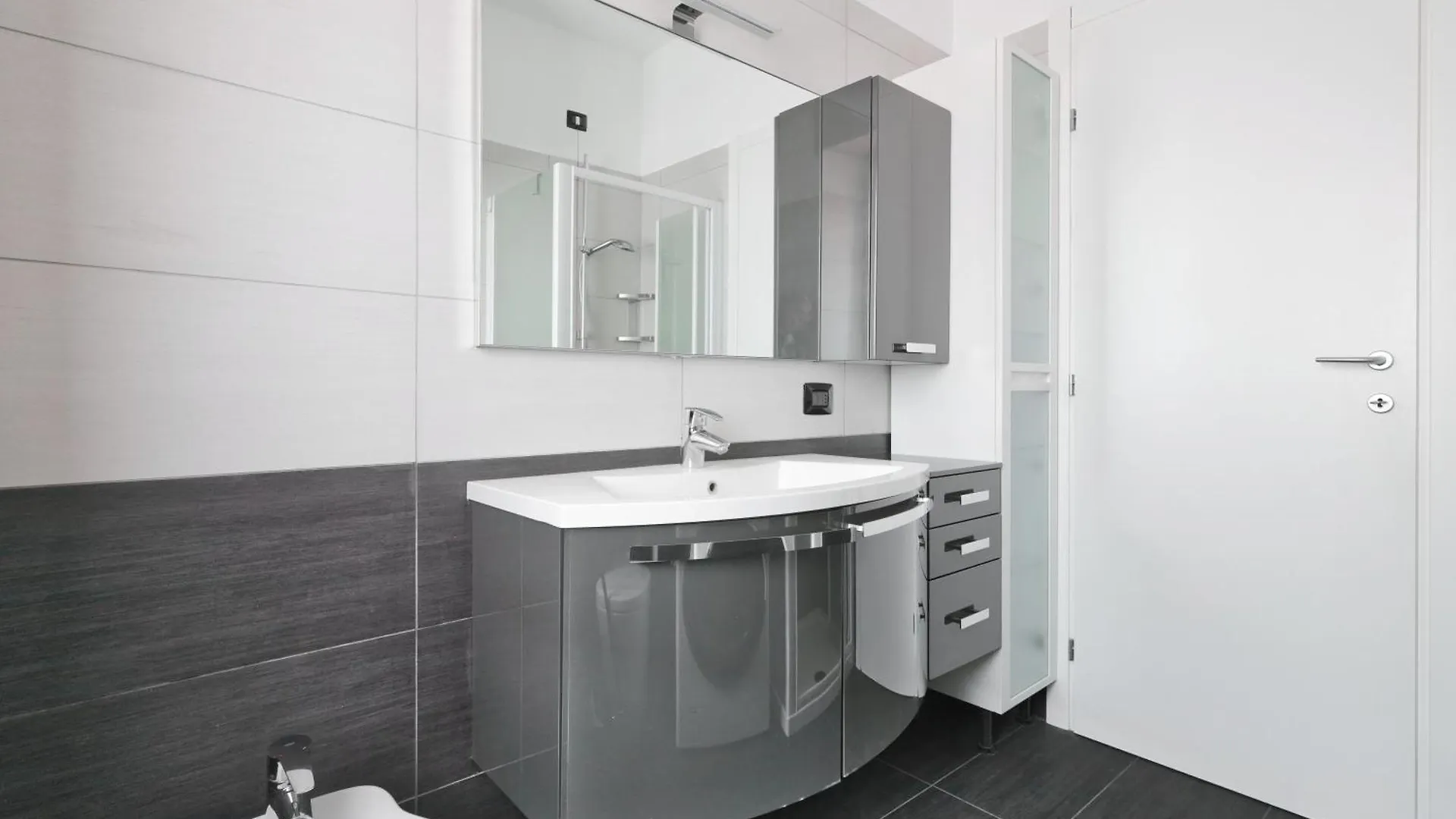 Апартаменты Sunny Milan Hideaway 0*,