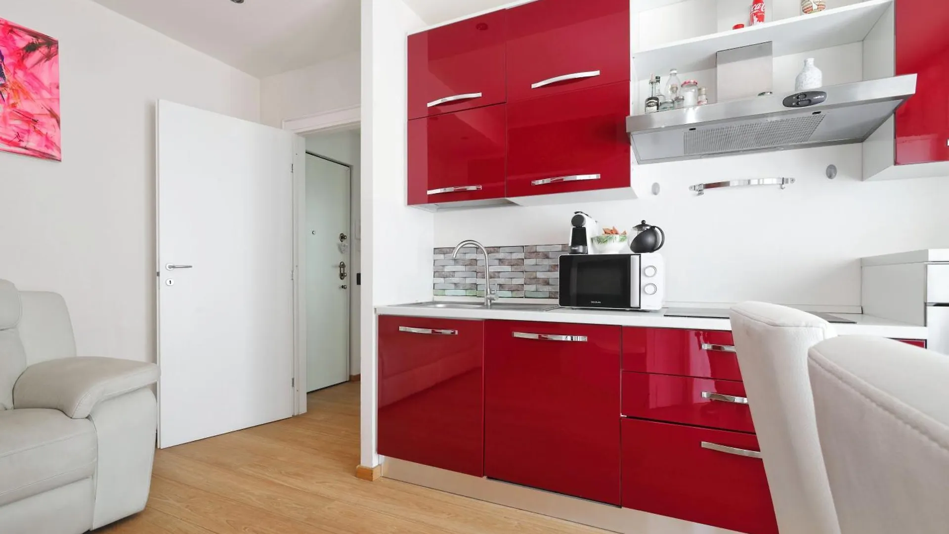 Апартаменты Sunny Milan Hideaway