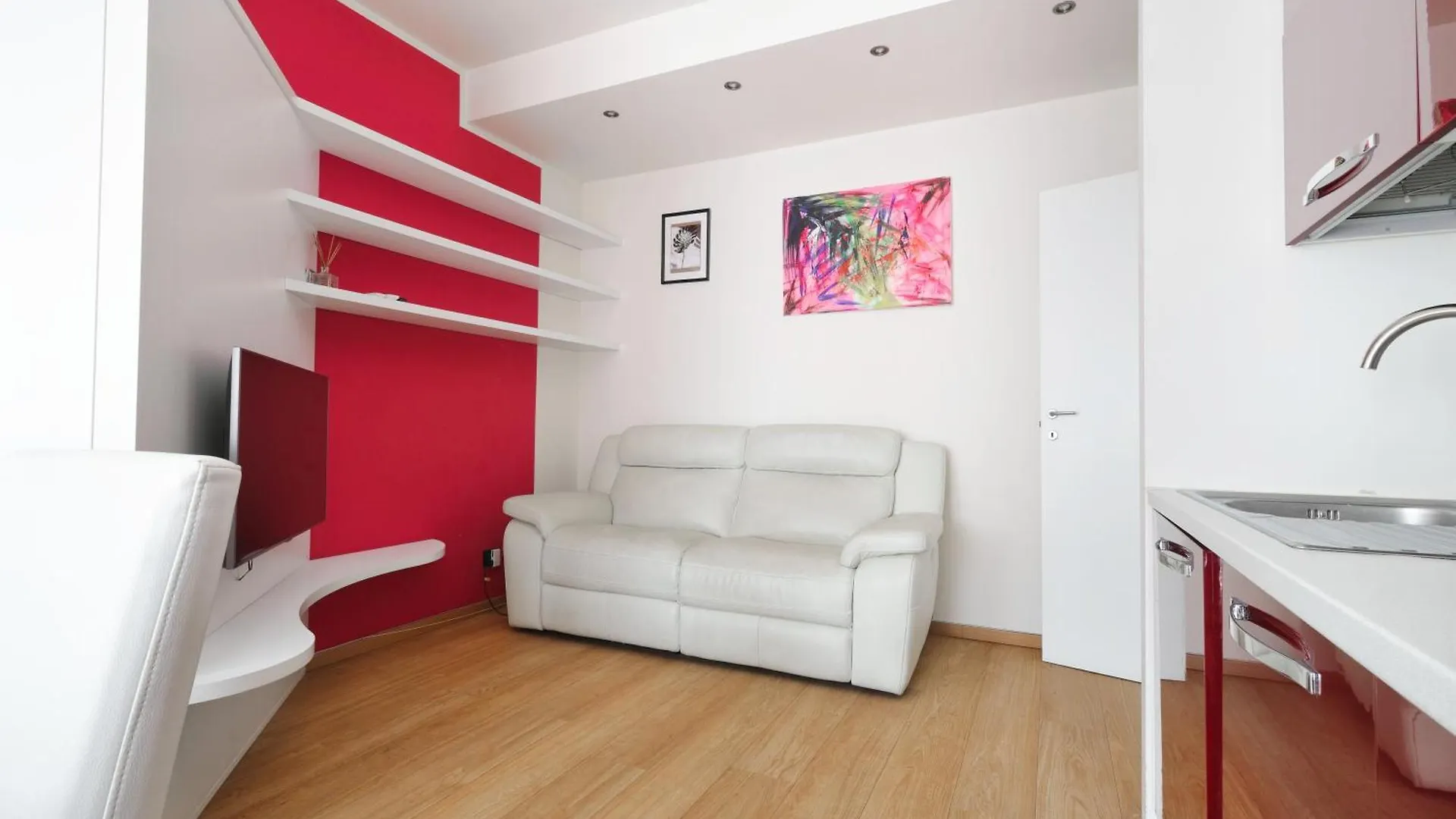 Апартаменты Sunny Milan Hideaway Италия
